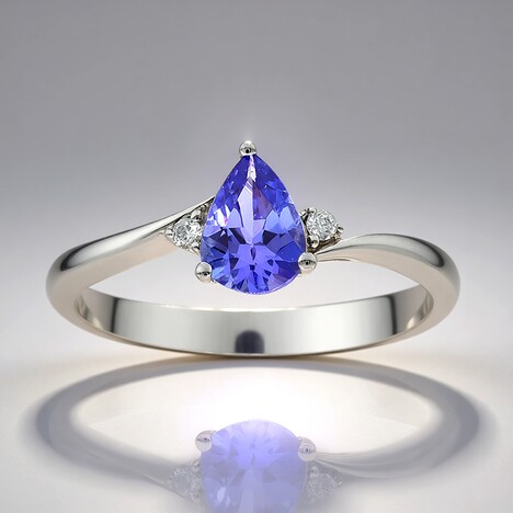 Anello in oro con Tanzanite AAA
