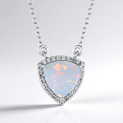 Collana in argento con Opale di Welo