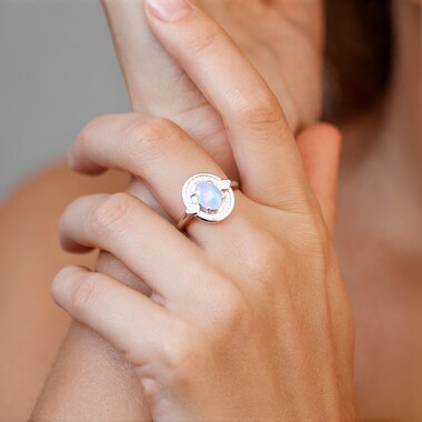 Anillo en plata con Ópalo de Welo