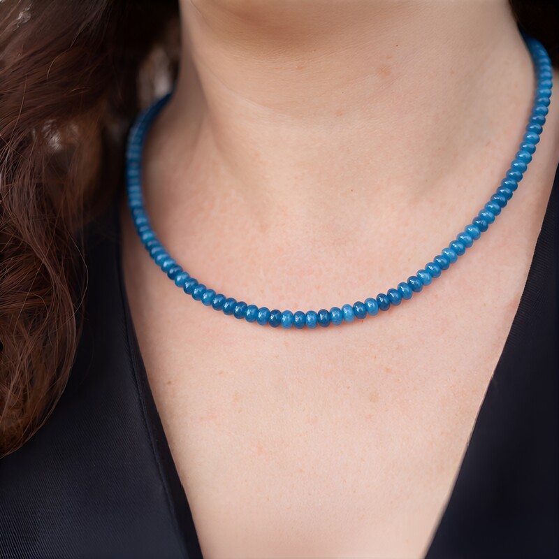 Zilveren halsketting met Blauwe kwartskristallen