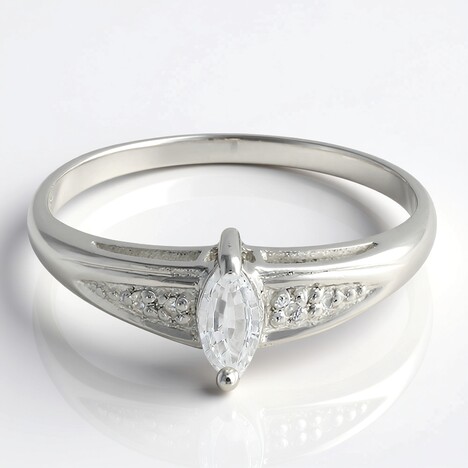 Anello in argento con Zaffiro Bianco