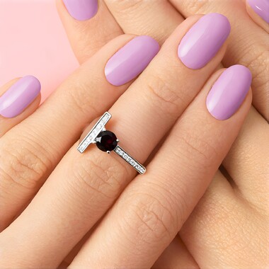 Zilveren ring met een Mozambique granaat