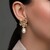 Pendientes en oro con Perla blanca del mar del sur (Michelle Albala)