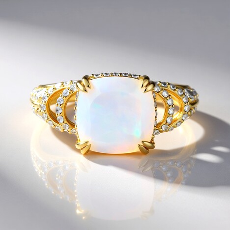 Anello in oro con Opale di Welo (de Melo)