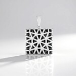 Ciondolo in argento con Spinello Nero