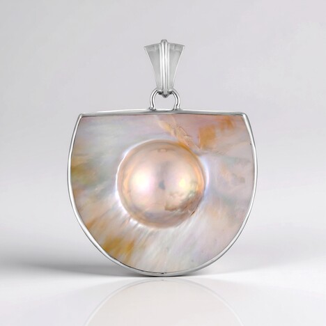 Ciondolo in argento con Perla Mabe (Bali Barong)