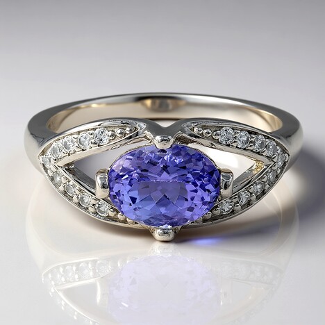 Anello in argento con Tanzanite