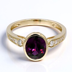 Anello in oro con Rodolite