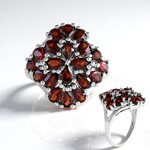 Anello in argento con Granato Mozambico
