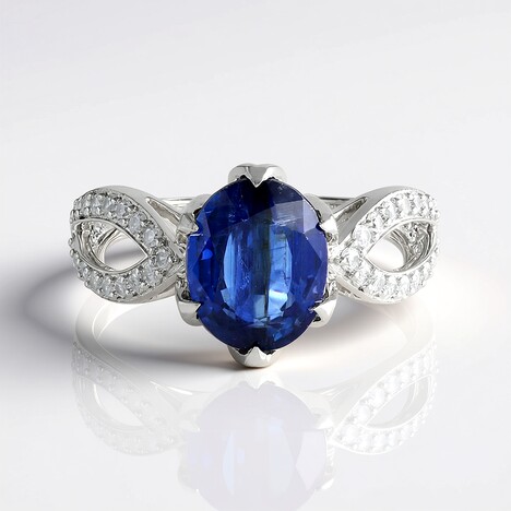 Anello in argento con Cianite del Nepal