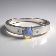 Anillo en plata con Espectrolita