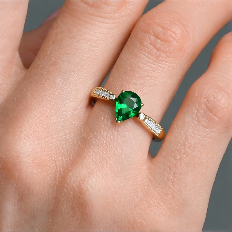 9K Zambian Emerald Gold Ring