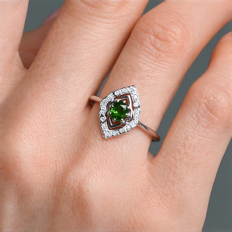 Bague en argent et Diopside de Russie