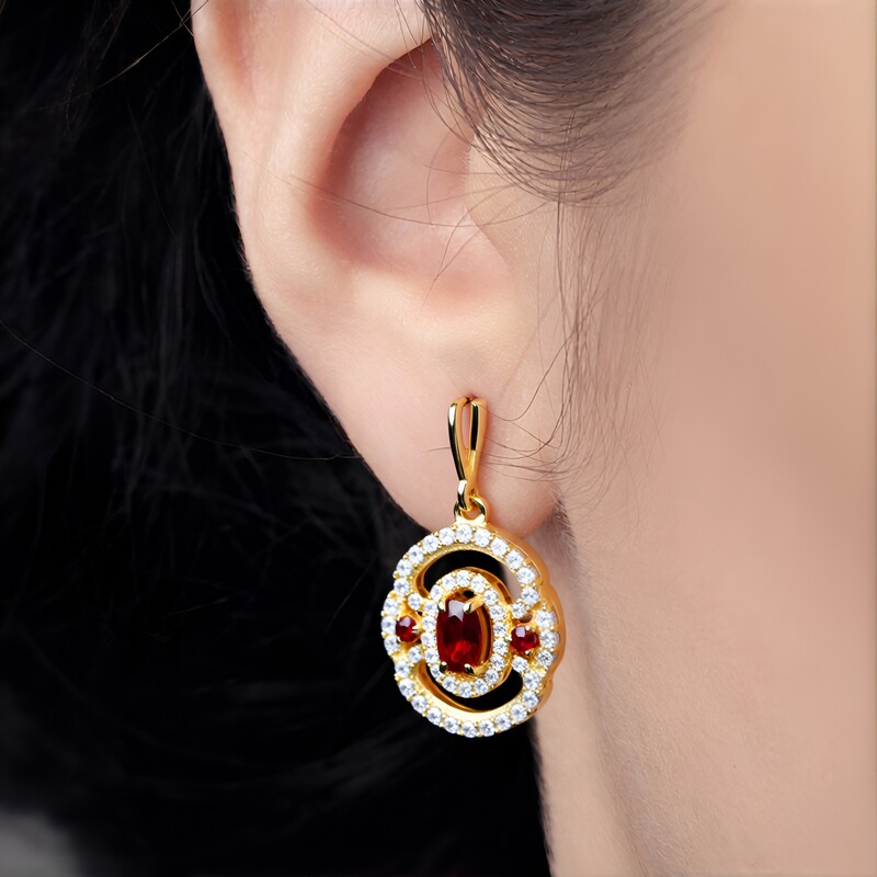 Zilveren oorbellen met Tanzania robijnen