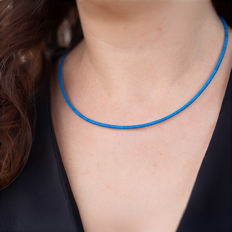 Collar en plata con Apatita azul neón