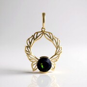 Colgante en oro con Ópalo de Mezezo (Ornaments by de Melo)