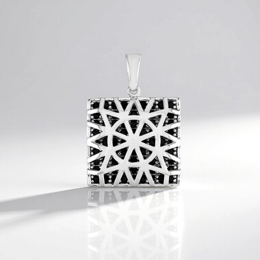Pendentif en argent et Spinelle noir
