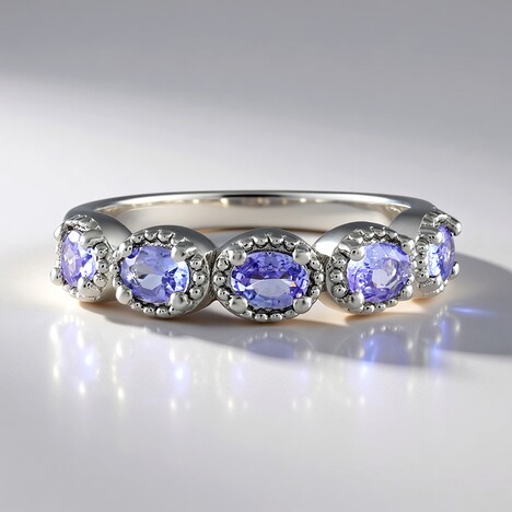 Anello in argento con Tanzanite