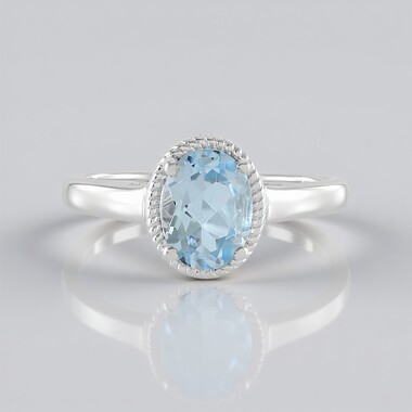 Zilveren ring met een hemel-blauwe topaas