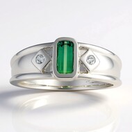 Anillo en plata con Turmalina verde Benedito