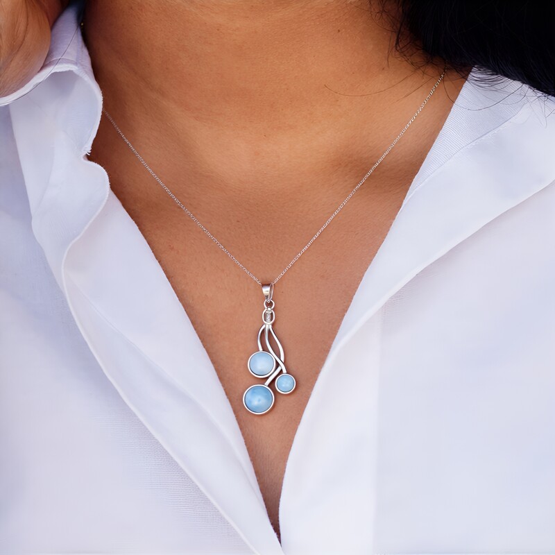 Zilveren hanger met een larimar