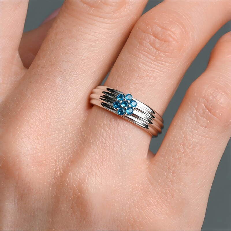 Anillo en plata con Diamante azul I3 (de Melo Essence)