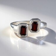 Bague en argent et Grenat du Mozambique