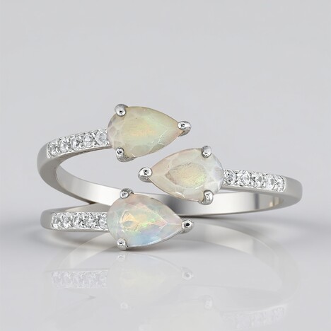 Anello in argento con Opale di Welo