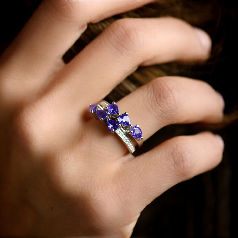 Anello in argento con Tanzanite