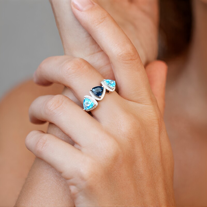 Anillo en plata con Topacio azul de Londres