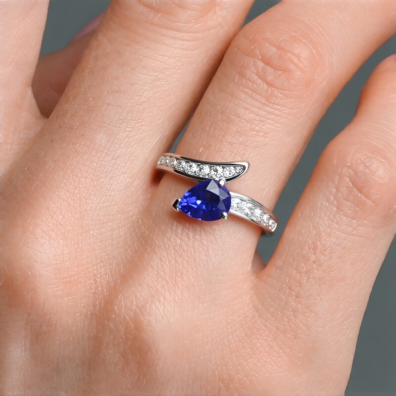 Anello in argento con Tanzanite