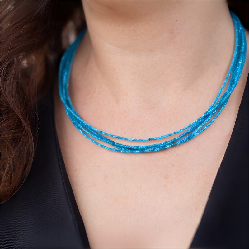 Collana in argento con Apatite Blu Neon