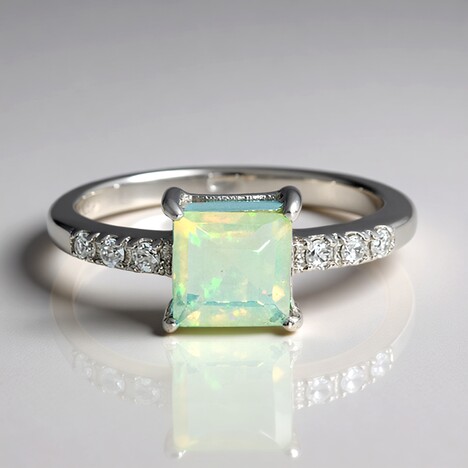 Anello in argento con Opale di Welo