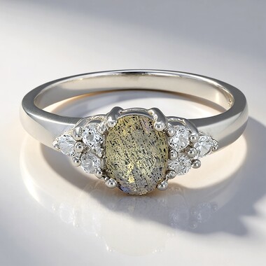 Zilveren ring met een labradoriet