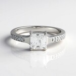 Anello in argento con Zircone