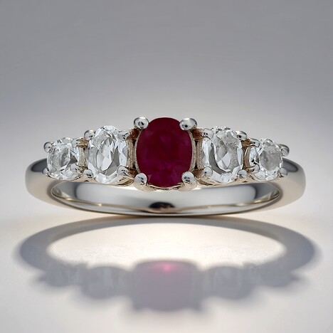 Anello in argento con Rubino Keniano
