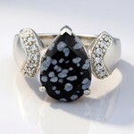Anello in argento con Ossidiana Fiocco di Neve