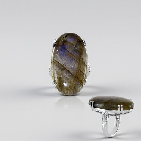 Anello in argento con Labradorite