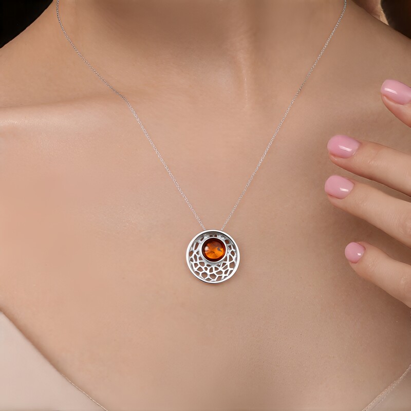 Zilveren hanger met een cognac Baltische barnsteen (dagen)