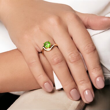Anillo en oro con Peridoto de Jilin (de Melo Gold)