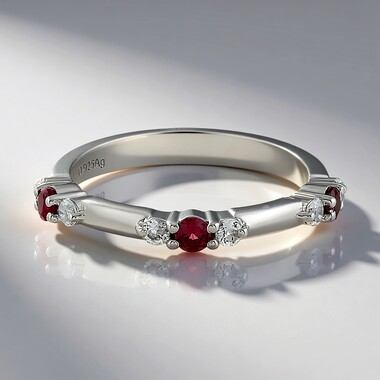 Anillo en plata con Espinela roja noble