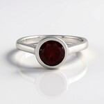 Anello in argento con Granato Mozambico