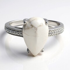 Anello placcato in platino con Howlite