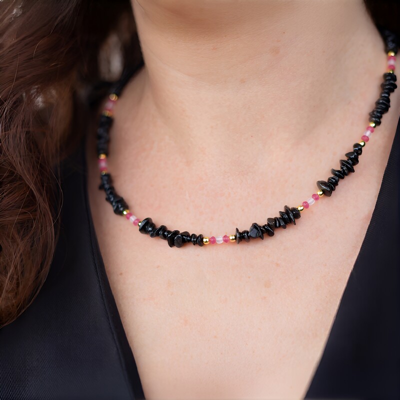 Stalen halsband met Zwarte Hematieten (Riya)