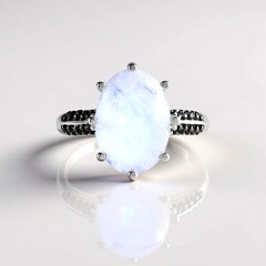 Anello in argento con Pietra di Luna Arcobaleno