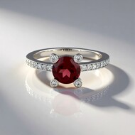 Anillo en plata con Granate de Mozambique