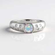 Anillo en plata con Ópalo de Welo