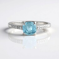 Anillo en plata con Zircón de Ratanak Kirí (Adela Silber)