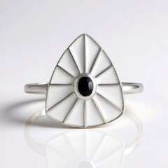 Anello in argento con Spinello Nero (MONOSONO COLLECTION)