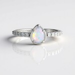 Anello in argento con Opale di Welo